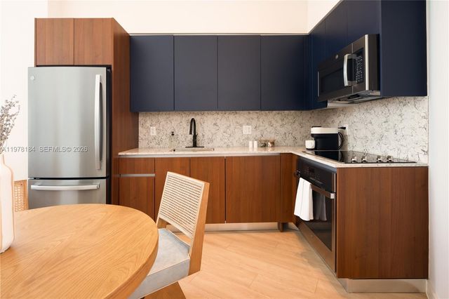 275 SW 6th St 507, Miami, FL 33130