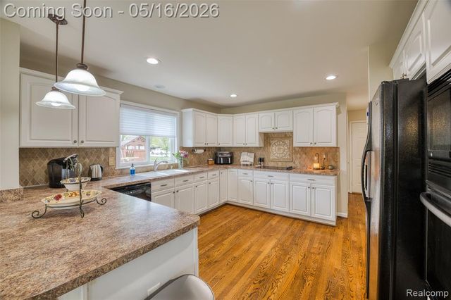 22280 John Deere Lane, Macomb, MI 48044