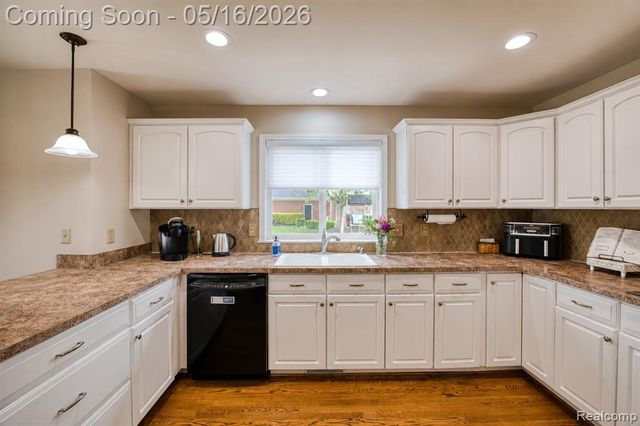 22280 John Deere Lane, Macomb, MI 48044