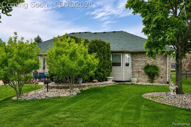 22280 John Deere Lane, Macomb, MI 48044