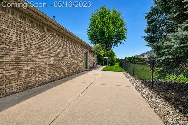22280 John Deere Lane, Macomb, MI 48044