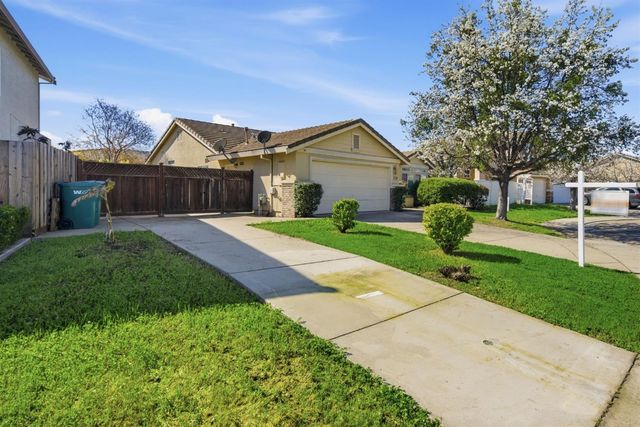 3920 Mount Ritter Ct, Stockton, CA 95212