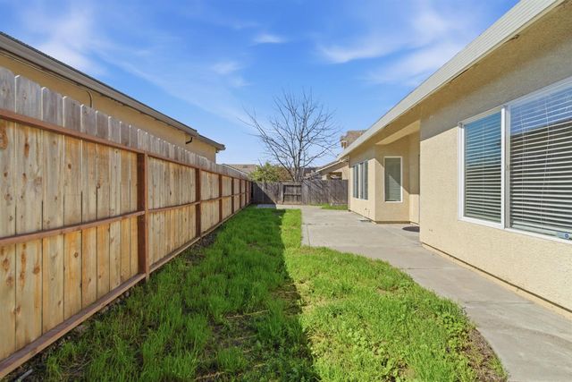 3920 Mount Ritter Ct, Stockton, CA 95212