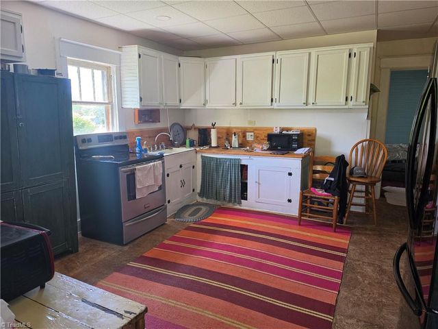 2729 Asbury Road, Mount Airy, NC 27030