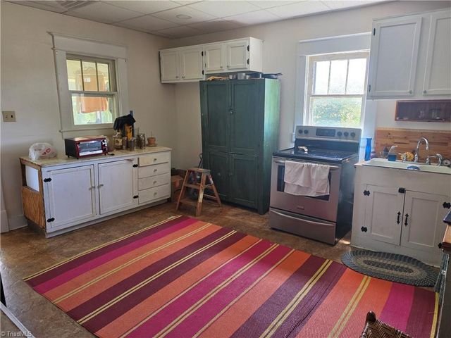 2729 Asbury Road, Mount Airy, NC 27030