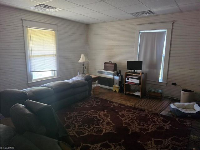 2729 Asbury Road, Mount Airy, NC 27030
