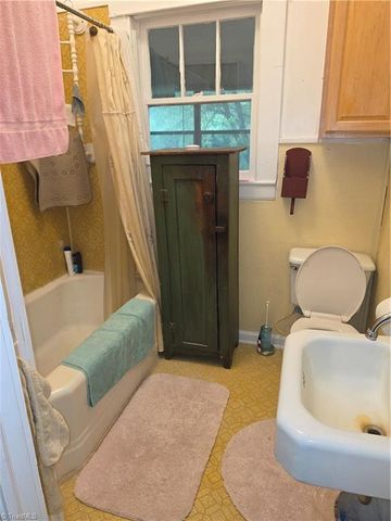 2729 Asbury Road, Mount Airy, NC 27030