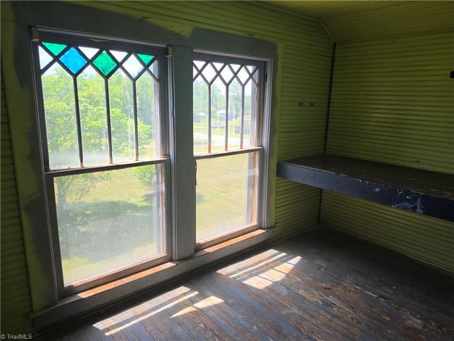 2729 Asbury Road, Mount Airy, NC 27030