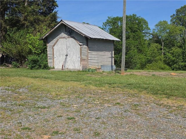 2729 Asbury Road, Mount Airy, NC 27030
