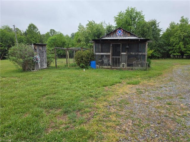 2729 Asbury Road, Mount Airy, NC 27030