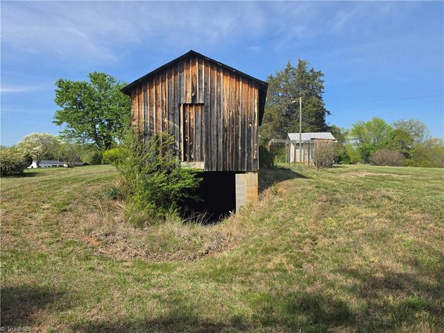 2729 Asbury Road, Mount Airy, NC 27030