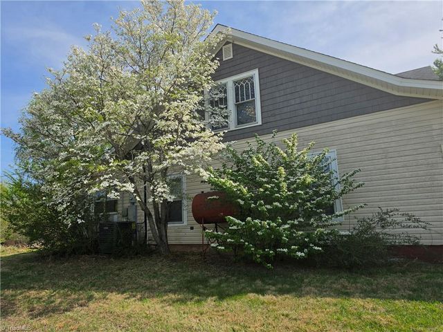 2729 Asbury Road, Mount Airy, NC 27030