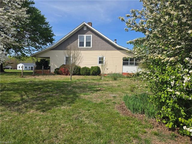 2729 Asbury Road, Mount Airy, NC 27030