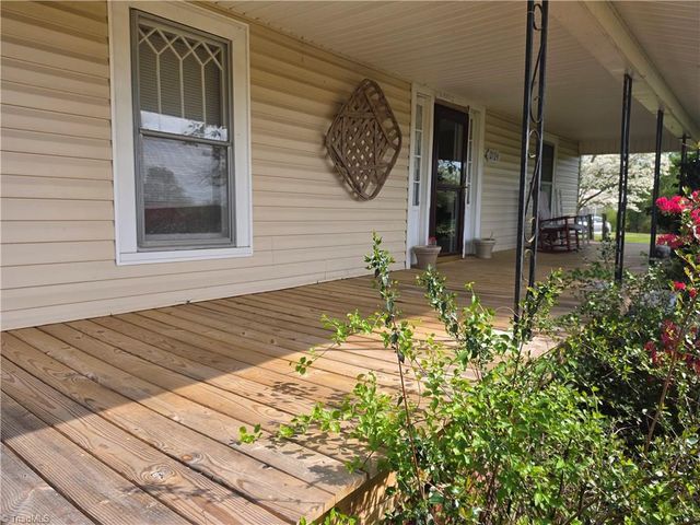 2729 Asbury Road, Mount Airy, NC 27030