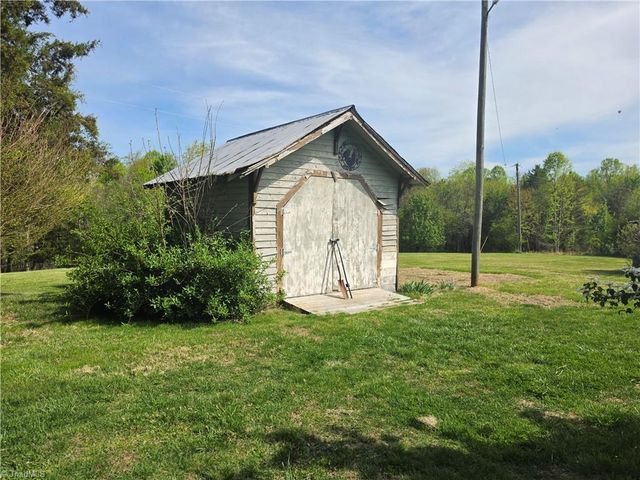 2729 Asbury Road, Mount Airy, NC 27030