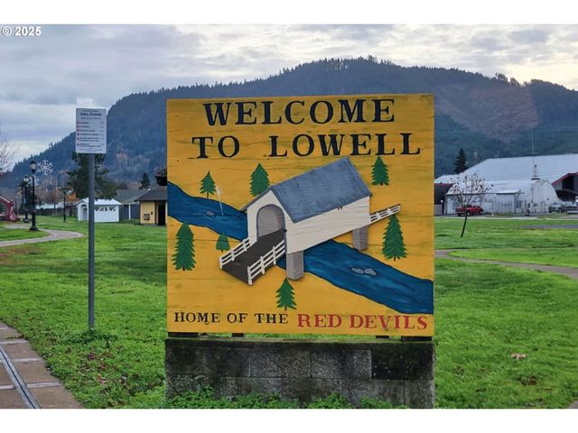 75 W MAIN St, Lowell, OR 97452