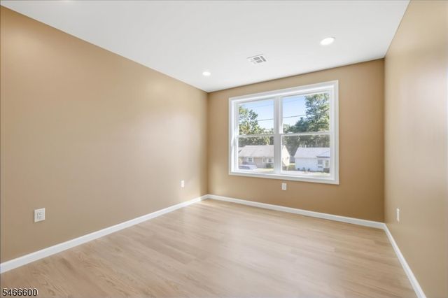 Harvey Ave, Rochelle Park Twp., NJ 07662