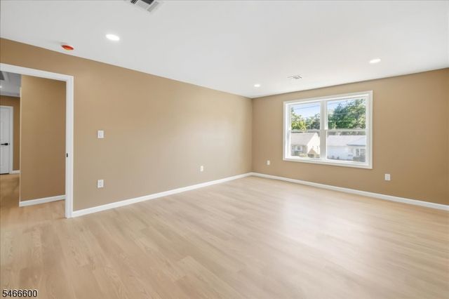 Harvey Ave, Rochelle Park Twp., NJ 07662
