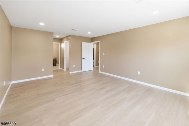 Harvey Ave, Rochelle Park Twp., NJ 07662