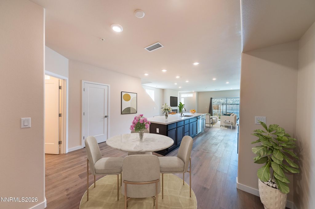 Image 4 of property listing at 2389 Tecumseh Way 15, Sparks, NV 89436