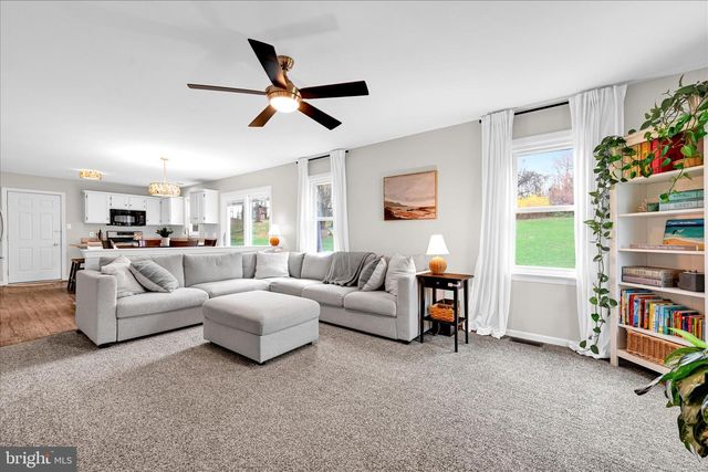 320 COACHMAN LN, Palmyra, PA 17078