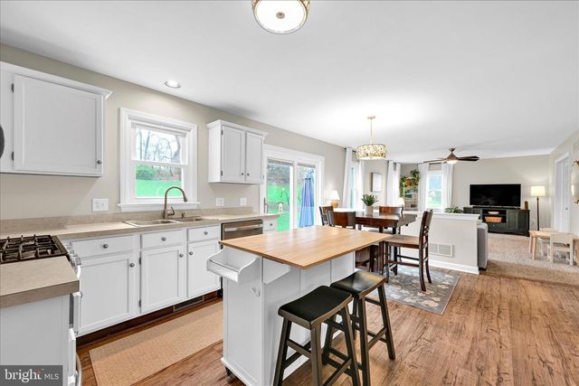 320 COACHMAN LN, Palmyra, PA 17078