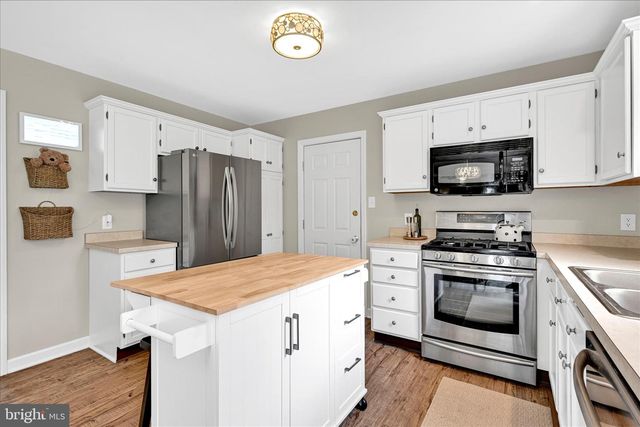 320 COACHMAN LN, Palmyra, PA 17078