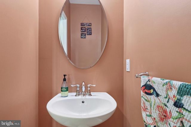 1117 WESTMINSTER DR, Breinigsville, PA 18031