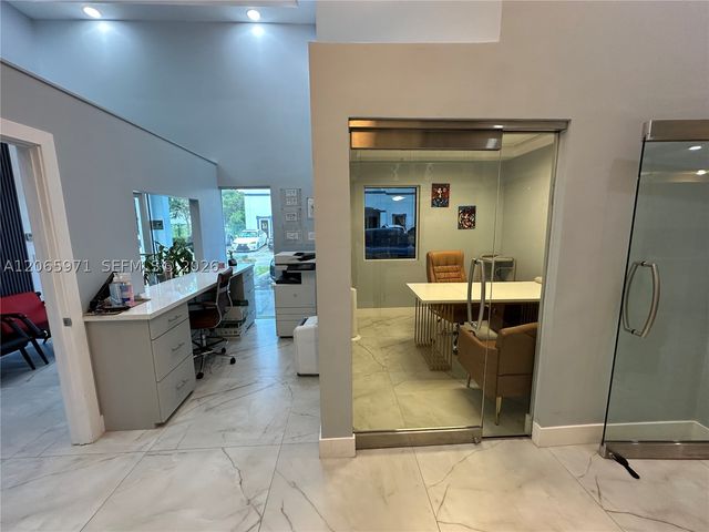 5941 NW 173rd Dr B-8, Hialeah, FL 33015
