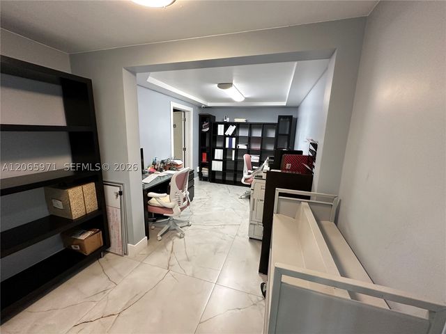 5941 NW 173rd Dr B-8, Hialeah, FL 33015