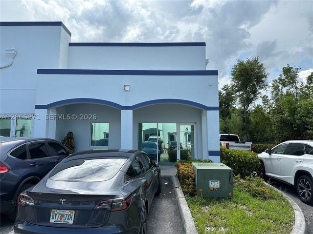 5941 NW 173rd Dr B-8, Hialeah, FL 33015