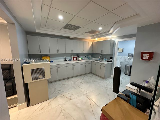 5941 NW 173rd Dr B-8, Hialeah, FL 33015