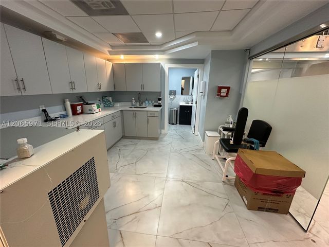 5941 NW 173rd Dr B-8, Hialeah, FL 33015