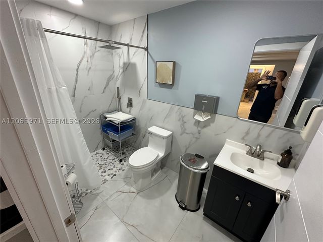 5941 NW 173rd Dr B-8, Hialeah, FL 33015