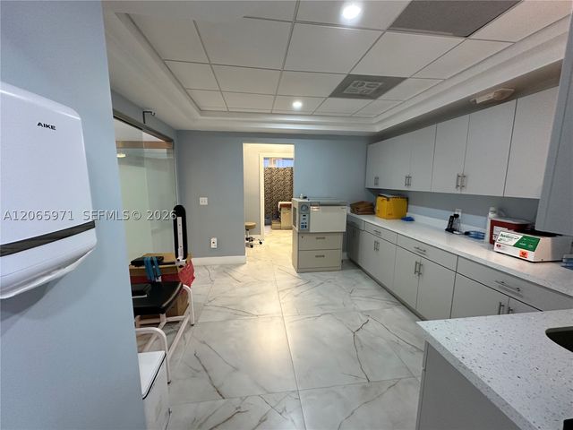 5941 NW 173rd Dr B-8, Hialeah, FL 33015