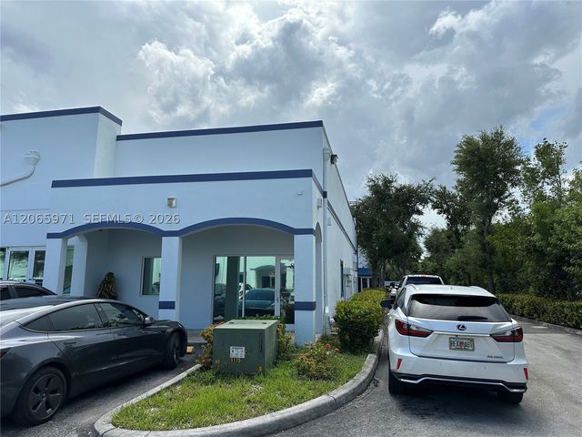 5941 NW 173rd Dr B-8, Hialeah, FL 33015