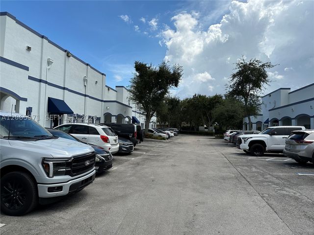 5941 NW 173rd Dr B-8, Hialeah, FL 33015
