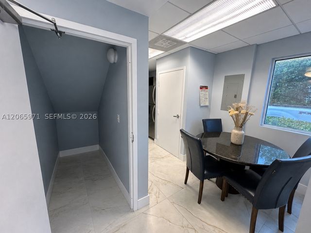 5941 NW 173rd Dr B-8, Hialeah, FL 33015