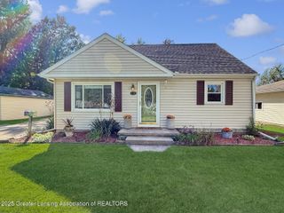 1118 Pine Street, Grand Ledge, MI 48837