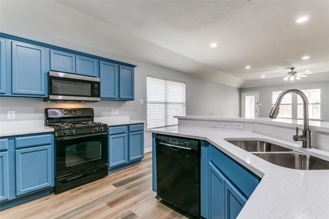 815 Creekside Drive, Little Elm, TX 75068