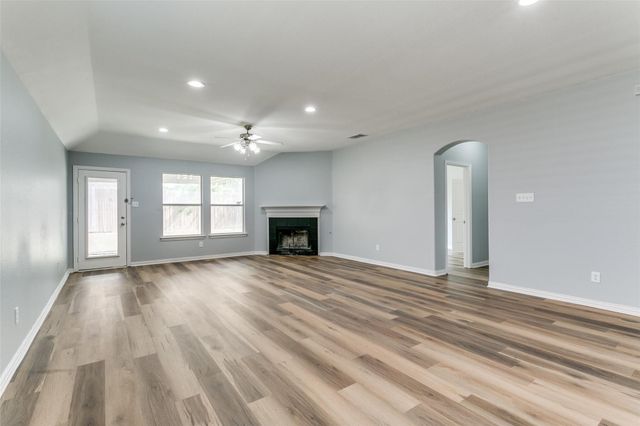 815 Creekside Drive, Little Elm, TX 75068