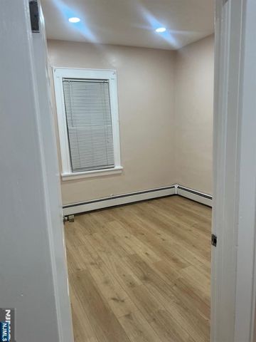 34 Park Row 1, Wallington, NJ 07057