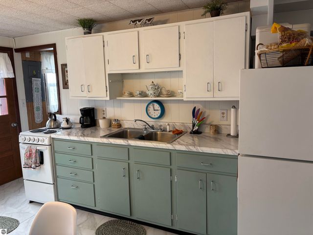 1180 Cranberry Pike, East Tawas, MI 48730