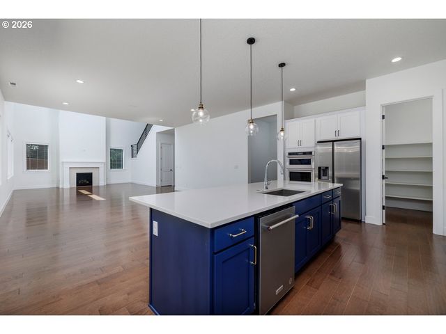 2751 DAHLIA Dr, West Linn, OR 97068