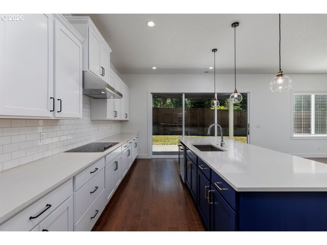 2751 DAHLIA Dr, West Linn, OR 97068