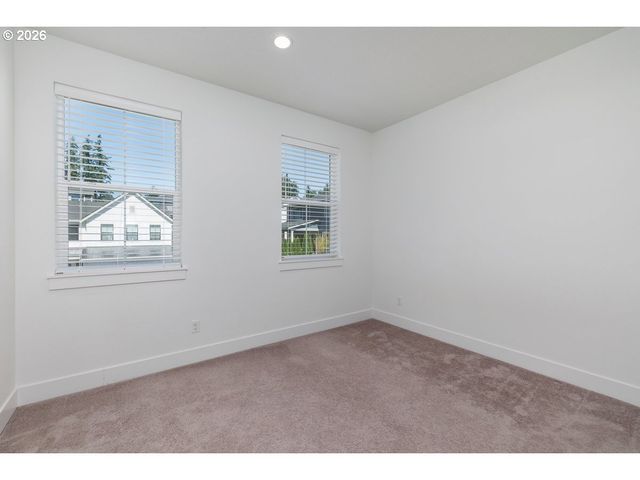 2751 DAHLIA Dr, West Linn, OR 97068