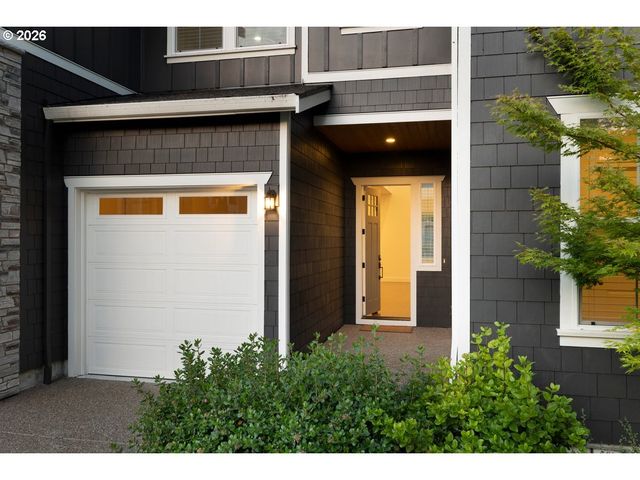 2751 DAHLIA Dr, West Linn, OR 97068