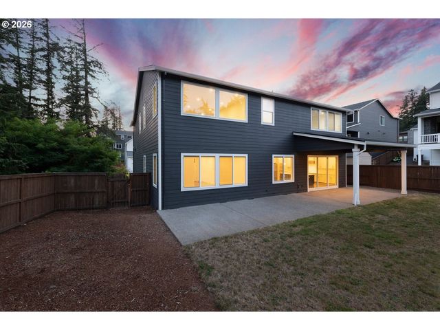 2751 DAHLIA Dr, West Linn, OR 97068