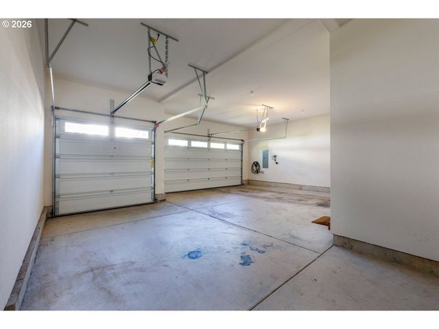 2751 DAHLIA Dr, West Linn, OR 97068