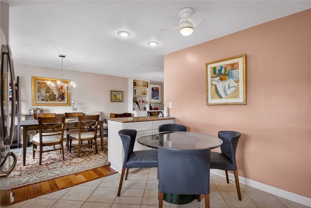 625 Ray Dr, Carnegie, PA 15106